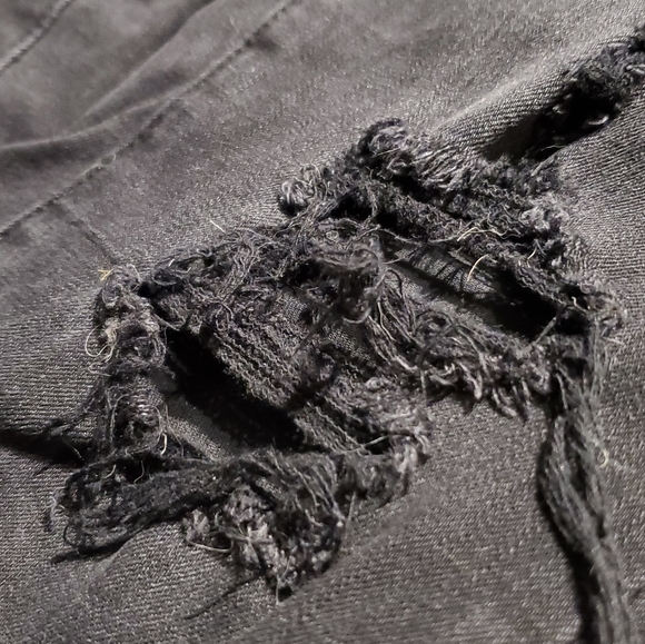 AE | Super Low Super Stretch Black Ripped Jeans in Size 10 - Picture 13 of 14